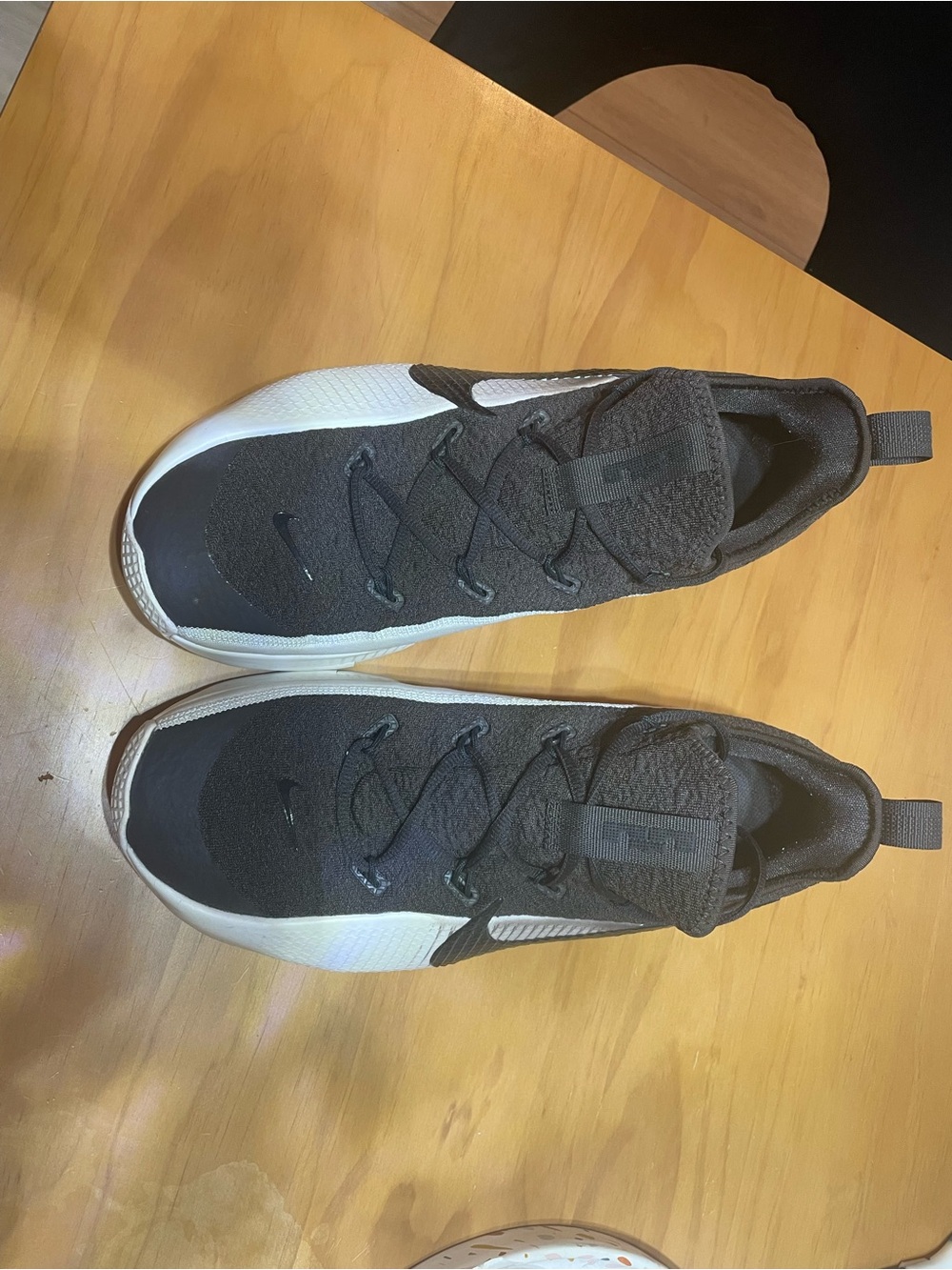 Men’s 11- Nike Lebron Tr-1 Shoe in Black and Cream - Picture 3 of 5